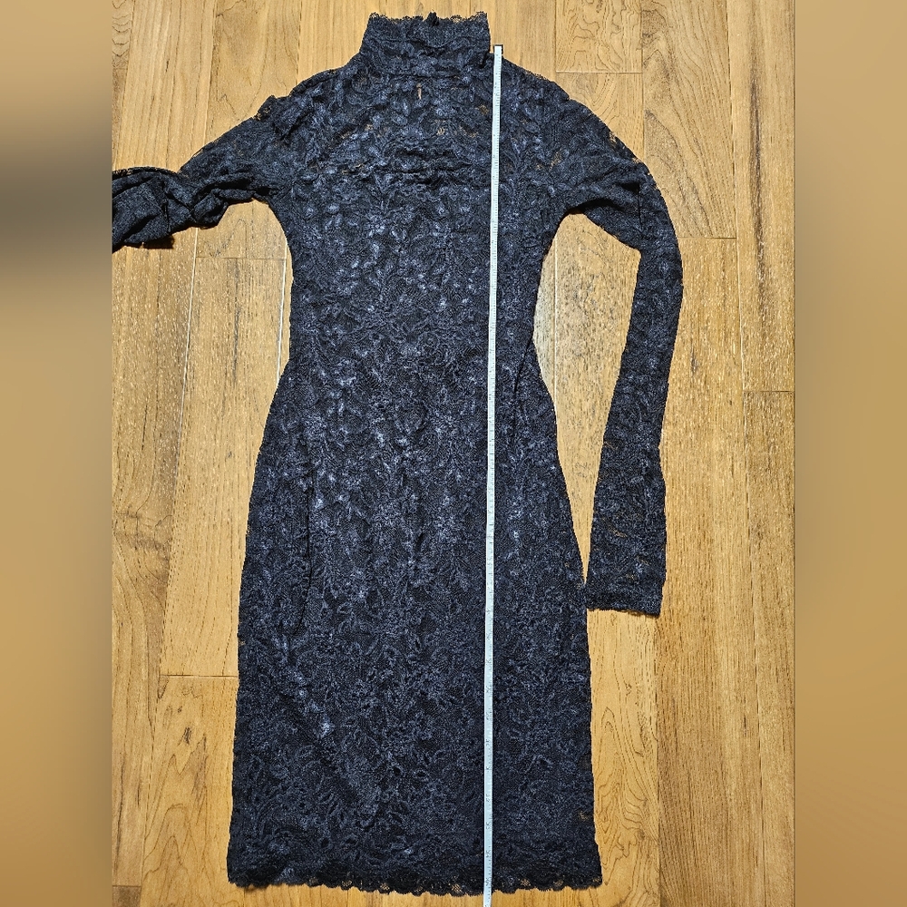 Backless Lace Dress - Picture 3 of 9
